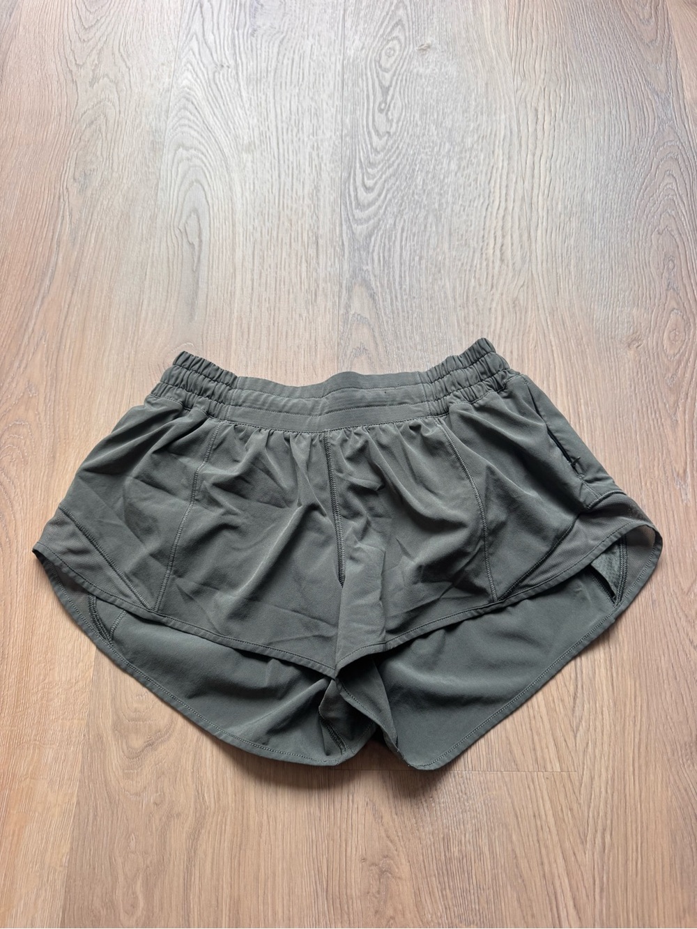 Lululemon 2.5” Low rise Hotty hot army green